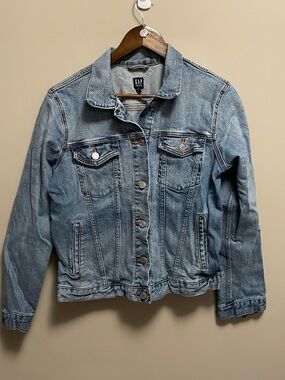 GAP Light Wash Blue Denim Jean Jacket Women’s Large